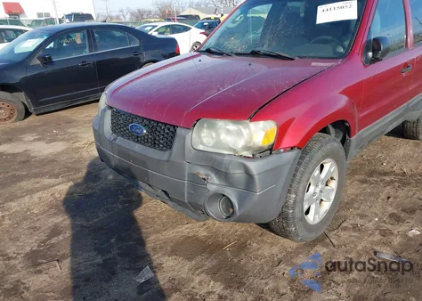 2005 Ford Escape Xlt from USA, damaged, VIN 1FMYU93125KA90999